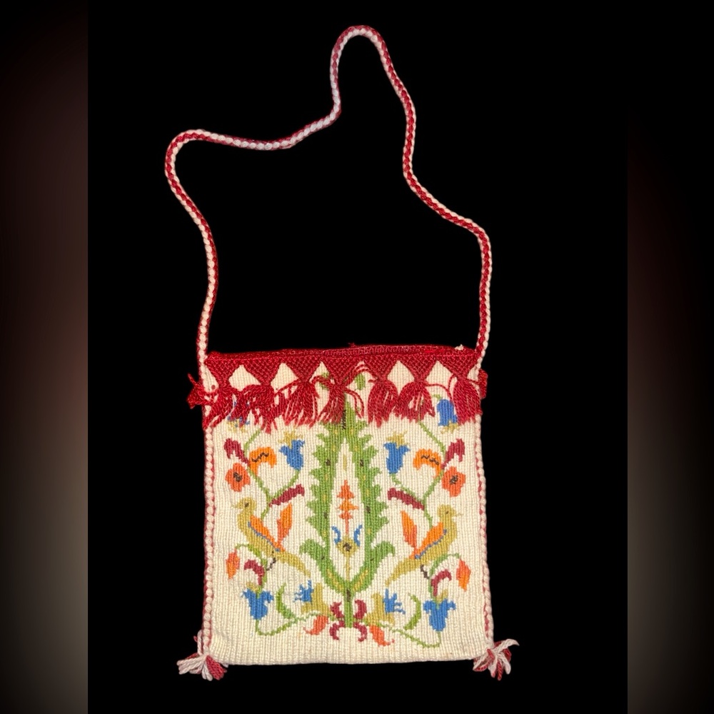 Handmade wool needle point VTG 50’s 60’s shoulder bag.